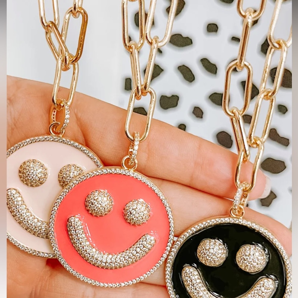 Preppy pink smile necklace